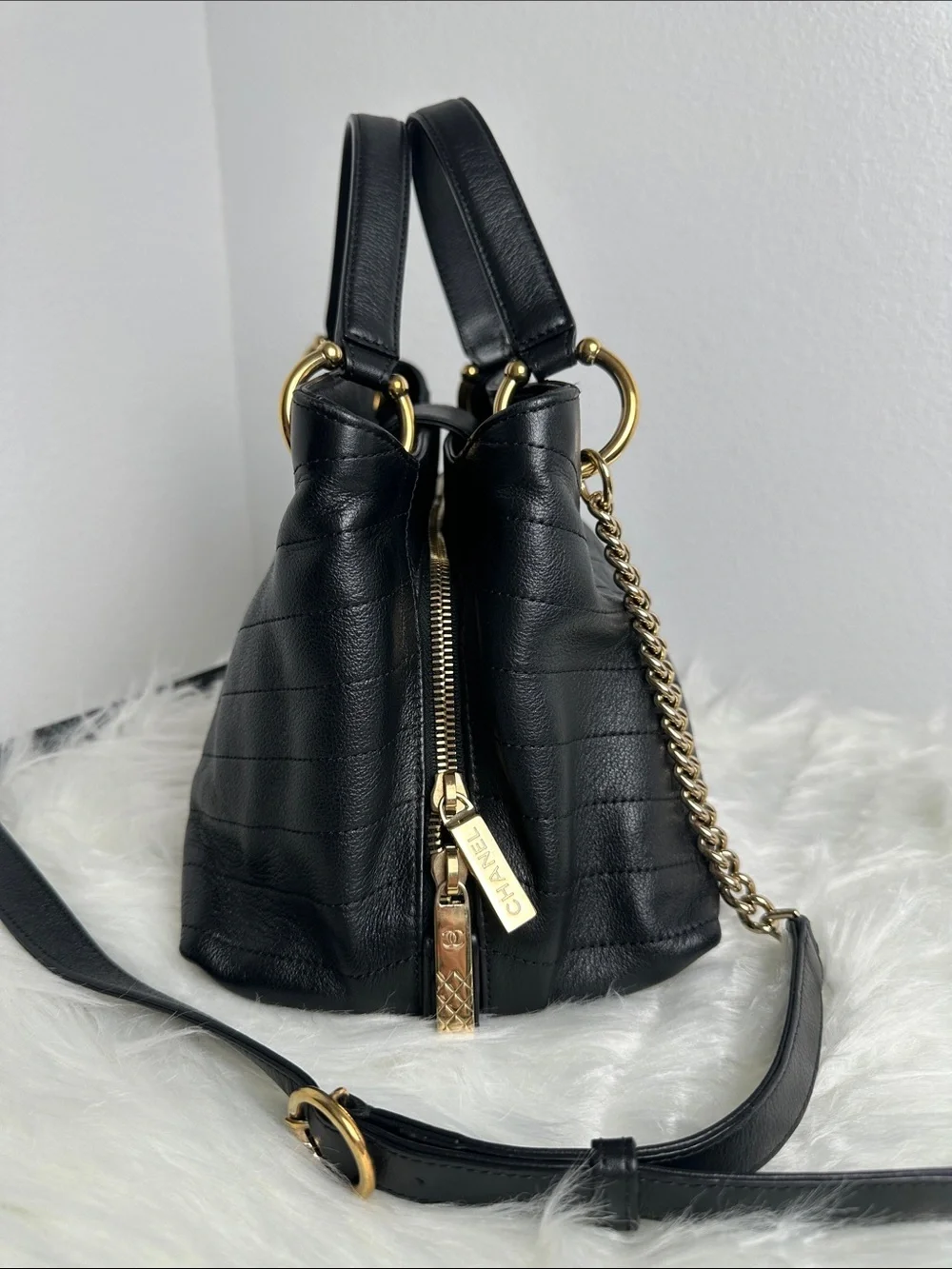 💯Authentic Chanel Chevron Quilted Shoulder Bag – Black Leather & Gold Hardware🍀